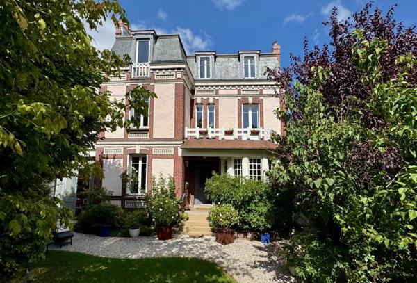Vente Maison bourgeoise Mont-Saint-Aignan 9 Pièces 242 m²