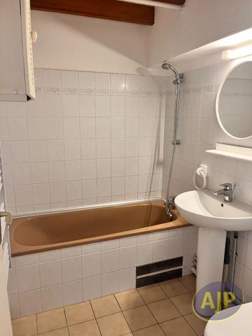Appartement à louer Saintes : 1 pièces, 40m² avec 1 chambre(s) à 530€ - AJP Immobilier Saintes