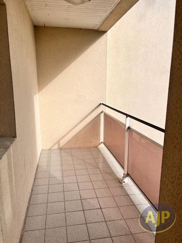 Appartement à louer Saintes : 1 pièces, 40m² avec 1 chambre(s) à 530€ - AJP Immobilier Saintes
