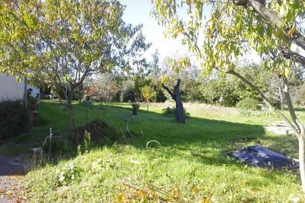 AUCH SUD Maison à vendre 8 pièces; grand sous-sol, piscine sur terrain de 1500 m² .