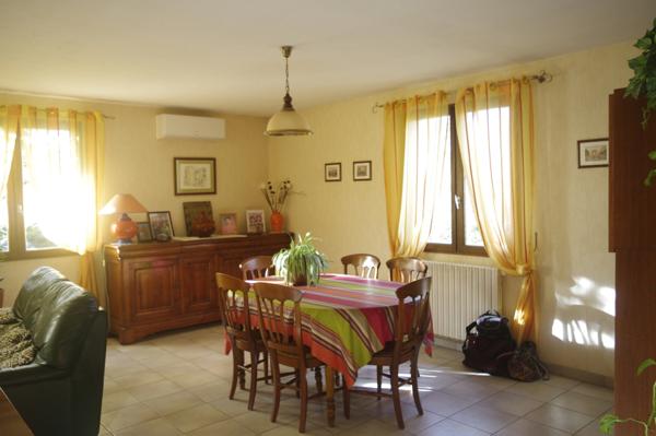 AUCH SUD Maison à vendre 8 pièces; grand sous-sol, piscine sur terrain de 1500 m² .