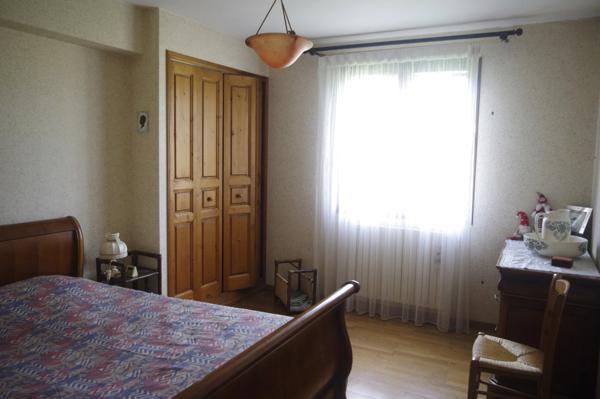 AUCH SUD Maison à vendre 8 pièces; grand sous-sol, piscine sur terrain de 1500 m² .