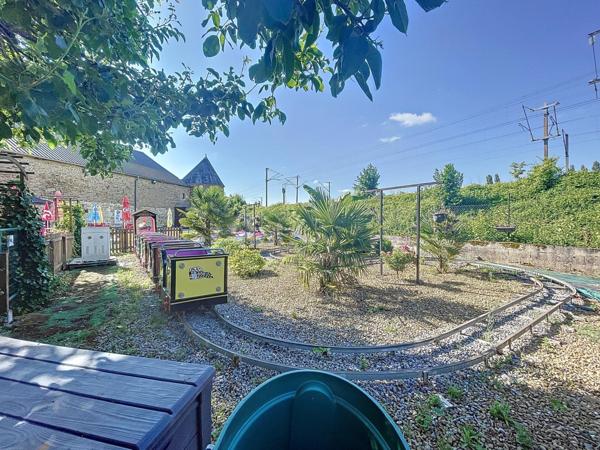 Complexe multi-activités avec terrain constructible