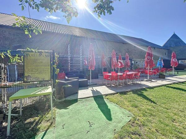 Complexe multi-activités avec terrain constructible