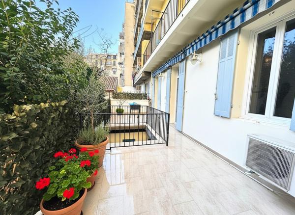 Appartement T3 + Terrasse  de 24m2 à Marseille - Quartier Baille