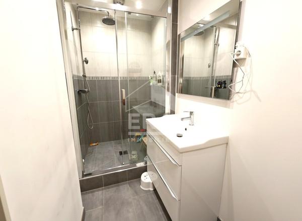 Appartement T3 + Terrasse  de 24m2 à Marseille - Quartier Baille