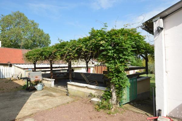 Vente                                                      Maison
                        
                     7 pièces                      140 m2                     à Moncé-en-Belin