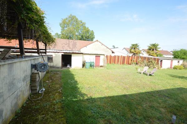 Vente                                                      Maison
                        
                     7 pièces                      140 m2                     à Moncé-en-Belin