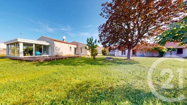 Maison à vendre  7 pièces - 168,99 m 2   ST VINCENT SUR JARD  - 85