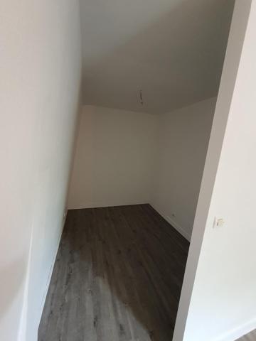 Immeuble, 4 appartements, 1 local commercial, 1 jardin.