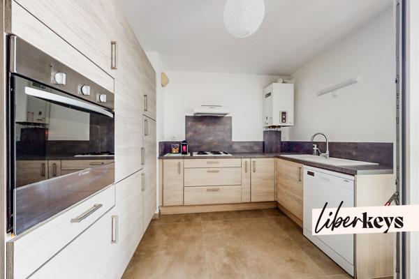 Appartement familial T4/5 en parfait état avec terrasse et stationnements intérieurs - Lyon 7ème