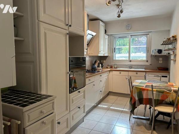 NANTES - Avenue du Parc de Procé. Lumineux T4 de 88,95 m² situé au rdc d’un immeuble de 1973