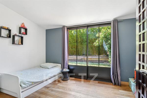 Maison type loft de plain-pied avec jardin