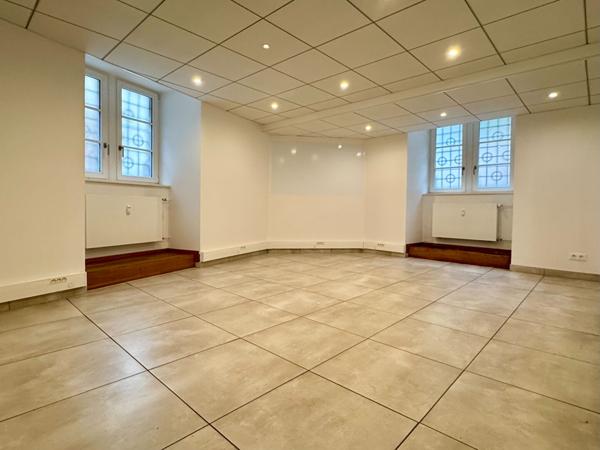 Locaux professionnels - 92,11 m²
