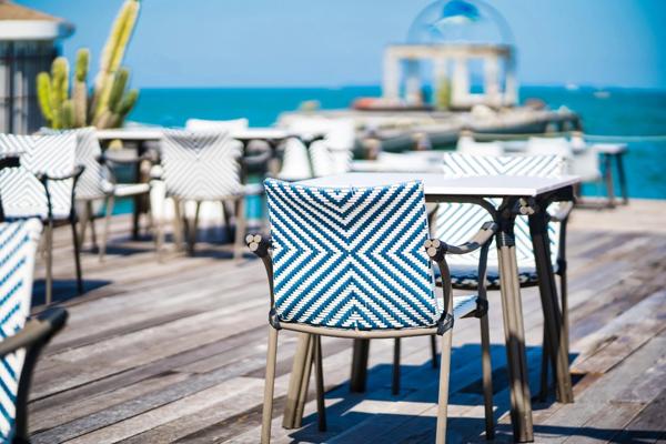 Dpt Alpes Maritimes (06), à vendre CAGNES SUR MER Restaurant bord de plage