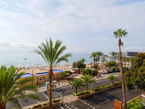 Dpt Alpes Maritimes (06), à vendre CAGNES SUR MER Restaurant bord de plage
