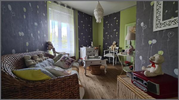 Maison à BRESSUIRE, 79300 - 5 pièces 70m²