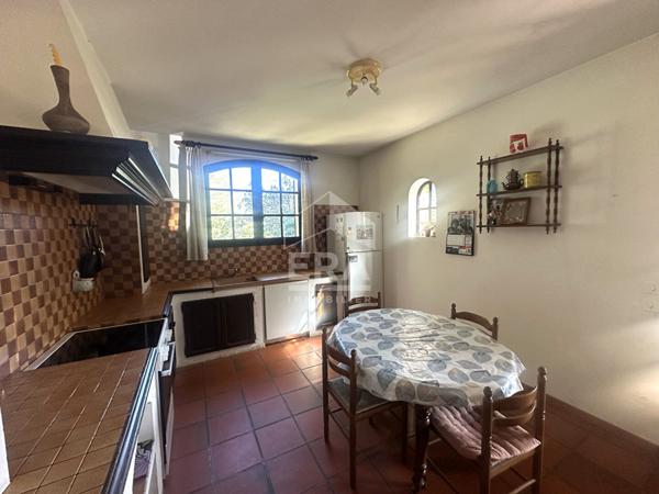 A VENDRE - LANÇON PROVENCE - MAISON DE 183M² - 5 CHAMBRES - GARAGE DE 70M² - 10 000m² DE TERRAIN