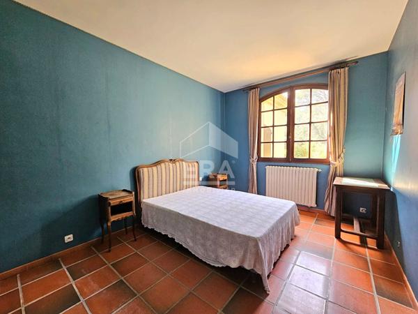 A VENDRE - LANÇON PROVENCE - MAISON DE 183M² - 5 CHAMBRES - GARAGE DE 70M² - 10 000m² DE TERRAIN