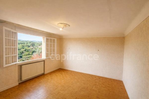Maison à vendre 5 pièces AGAY (83), jardin, garage, deux studios !!