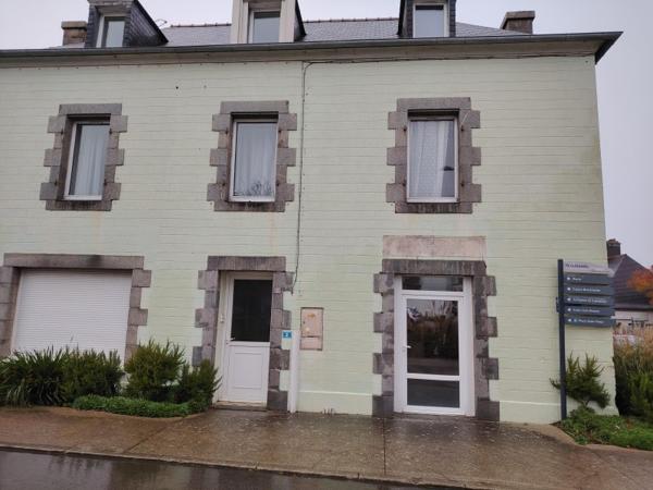 Location / Local Commercial à Ploudaniel (29260)