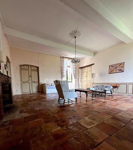 Ensemble de charme & de caractère : château, conciergerie & tour de guêt du XVIIIème près de Saint-Clar (32)
