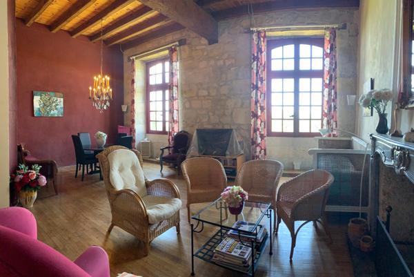 Ensemble de charme & de caractère : château, conciergerie & tour de guêt du XVIIIème près de Saint-Clar (32)