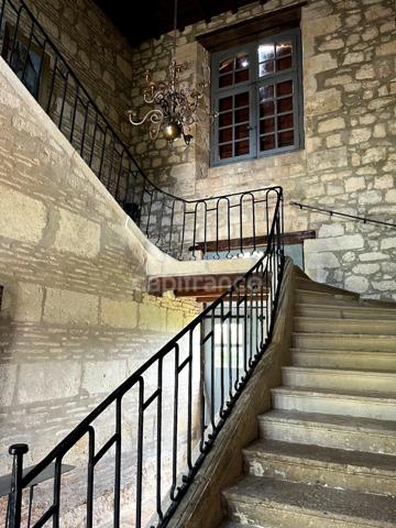 Ensemble de charme & de caractère : château, conciergerie & tour de guêt du XVIIIème près de Saint-Clar (32)