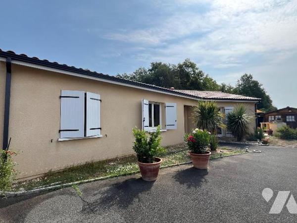 Maison à vendre à Coutras (33230) en Gironde, dans un secteur calme, maison de plain pied const...