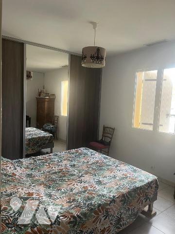 Maison à vendre à Coutras (33230) en Gironde, dans un secteur calme, maison de plain pied const...