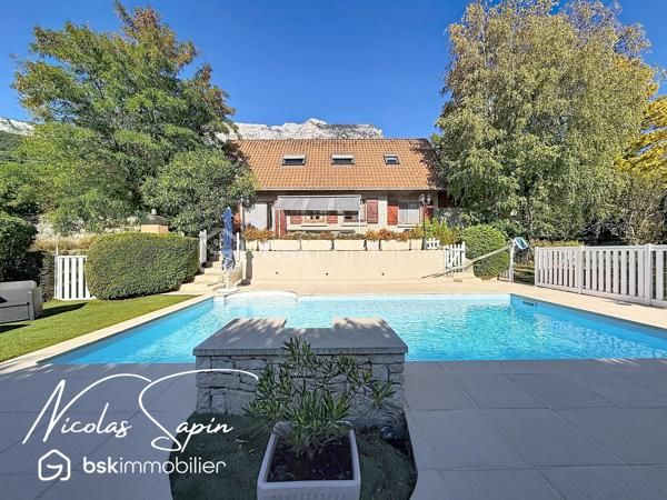 Claix, en Exclusivité avec Nicolas SAPIN(ei) Vue imprenable sur la chaine de Belledonne! 
Venez découvrir cette jolie maison de plus de 140m2 édifiée sur une parcelle de plus de 1900m2 avec piscine! 
De plain-pied, vous disposerez d'une belle pièce de vie donnant accès au jardin, une cuisine séparée entièrement équipée, une chambre, une salle d'eau avec toilette et une buanderie. 
A l'étage, vous disposerez de 3 chambres avec placards et une salle de bain avec toilette.
Pour votre confort: grand garage, pièce de vie climatisée, toiture à jour, Piscine chauffée avec pvc armé neuf. 
Un grand garage double complète ce bien. 
Un extérieur rare: piscine avec terrasse carrelée, terrasses, potager, espace de jeux, jardin arboré.
Vidéo sur demande.