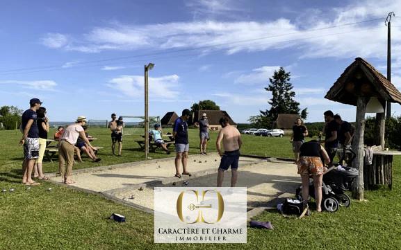 Bergerac (24100) Domaine touristique en Dordogne: 11 gîtes - 5 piscines - tennis - 3,5 hectares
