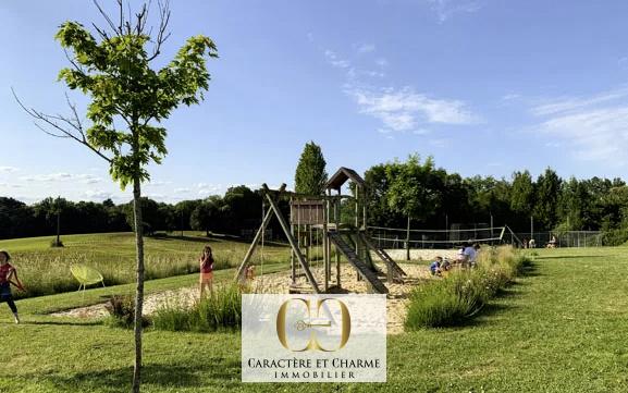 Bergerac (24100) Domaine touristique en Dordogne: 11 gîtes - 5 piscines - tennis - 3,5 hectares