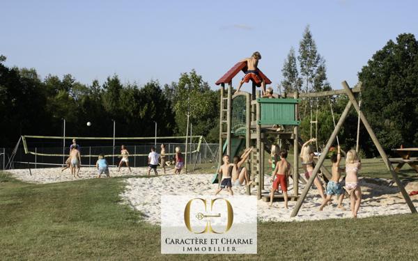 Bergerac (24100) Domaine touristique en Dordogne: 11 gîtes - 5 piscines - tennis - 3,5 hectares