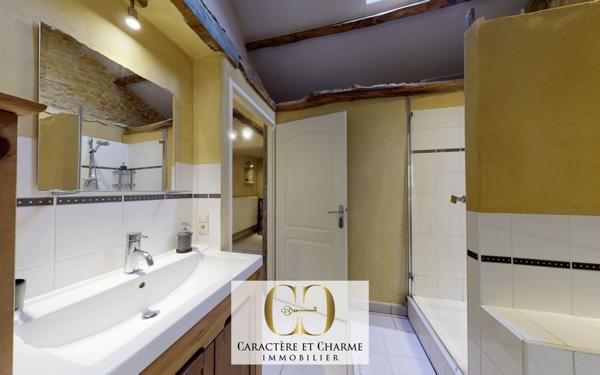 Bergerac (24100) Domaine touristique en Dordogne: 11 gîtes - 5 piscines - tennis - 3,5 hectares