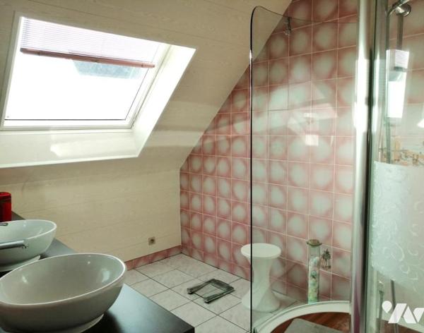 Maison mitoyenne avec dépendance centre PONTORSON.