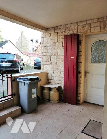 Maison mitoyenne avec dépendance centre PONTORSON.