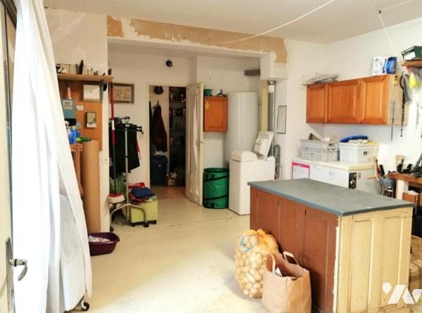 Maison mitoyenne avec dépendance centre PONTORSON.