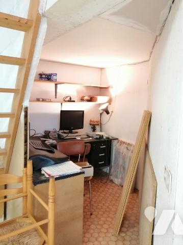 Maison mitoyenne avec dépendance centre PONTORSON.