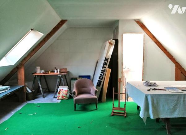 Maison mitoyenne avec dépendance centre PONTORSON.