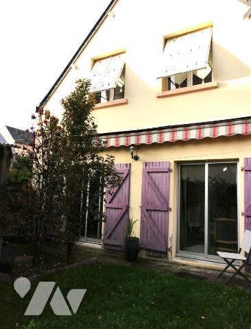 Maison mitoyenne avec dépendance centre PONTORSON.