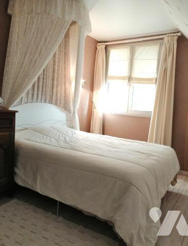 Maison mitoyenne avec dépendance centre PONTORSON.