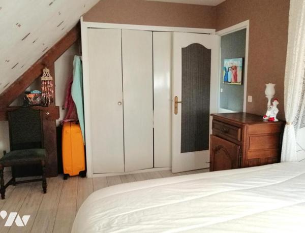 Maison mitoyenne avec dépendance centre PONTORSON.