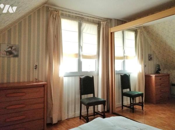 Maison mitoyenne avec dépendance centre PONTORSON.