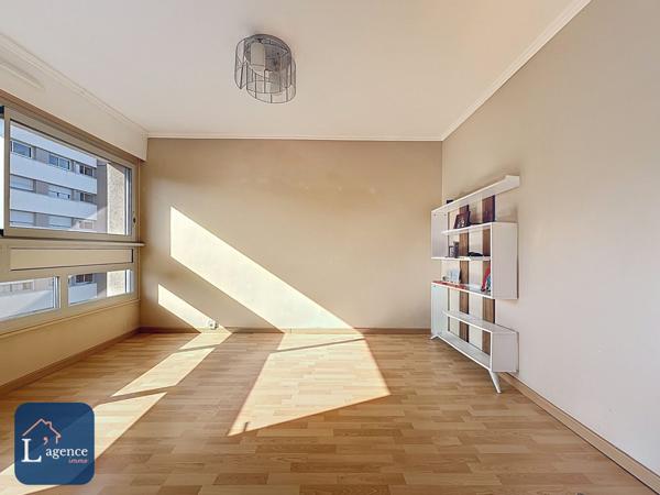 Appartement t4 –  cuisine indépendante – cave – parking – centre-ville – Ferney-Voltaire 01210