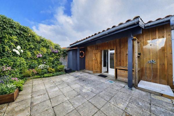 Petite maison dans le centre d'Arès