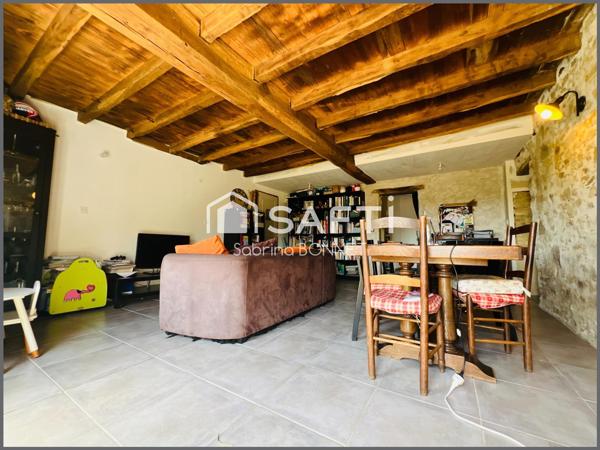 Maison en pierre de 105m² d'habitation et 90 m² supplémentaires à créer.
