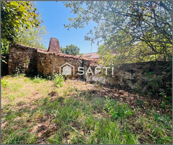 Maison en pierre de 105m² d'habitation et 90 m² supplémentaires à créer.