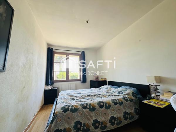 Maison en pierre de 105m² d'habitation et 90 m² supplémentaires à créer.