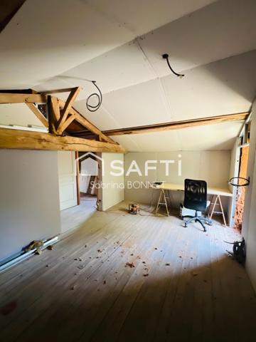 Maison en pierre de 105m² d'habitation et 90 m² supplémentaires à créer.